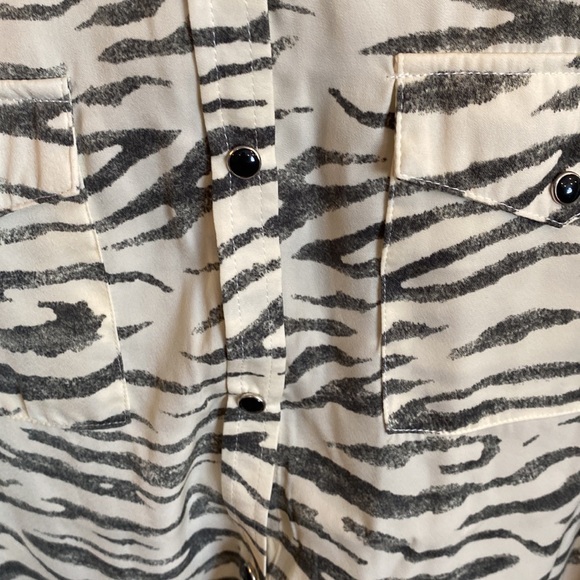 NWT zebra print button down top - Picture 4 of 5